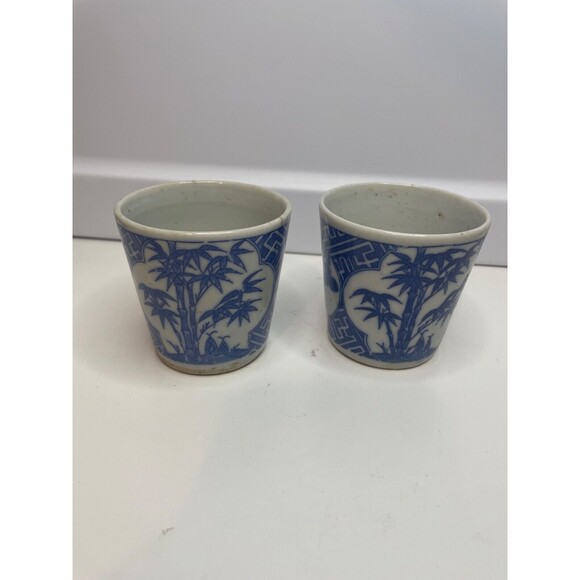 2 Antique Imari Porcelain Soba Choko Cups White BLUE about 2.5 inches tall - Picture 4 of 11